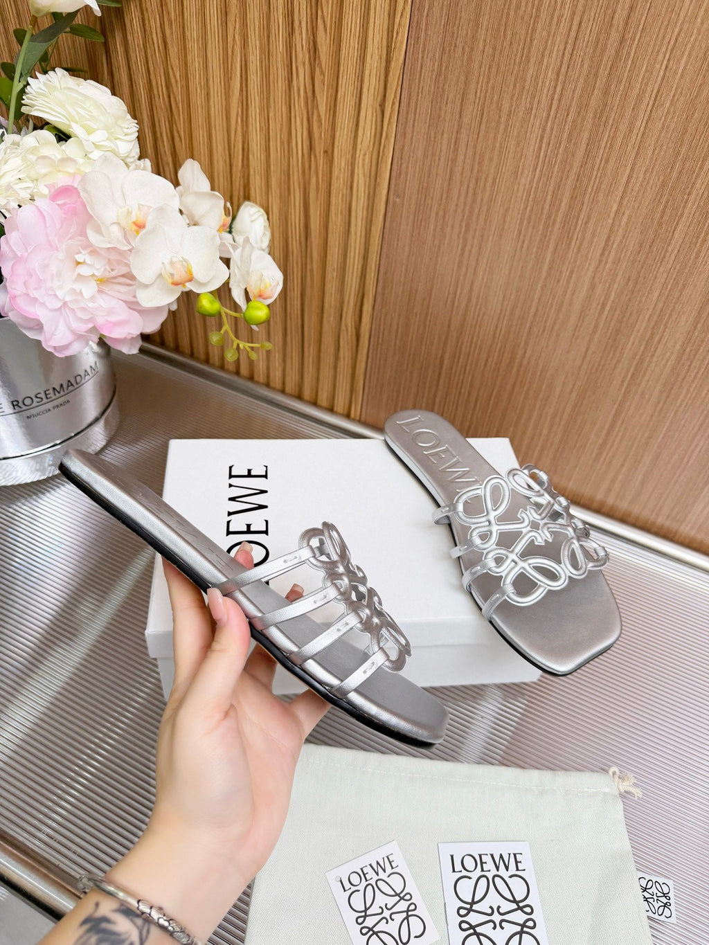 LOEWE 26S PETAL ANAGRAM SLIDE IN SILVER SOFT CALFSKIN