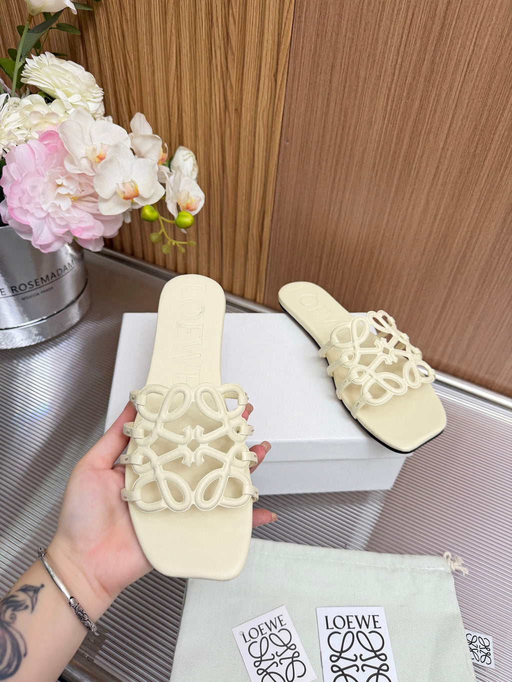 LOEWE 26S PETAL ANAGRAM SLIDE IN CREAM WHITE SOFT CALFSKIN