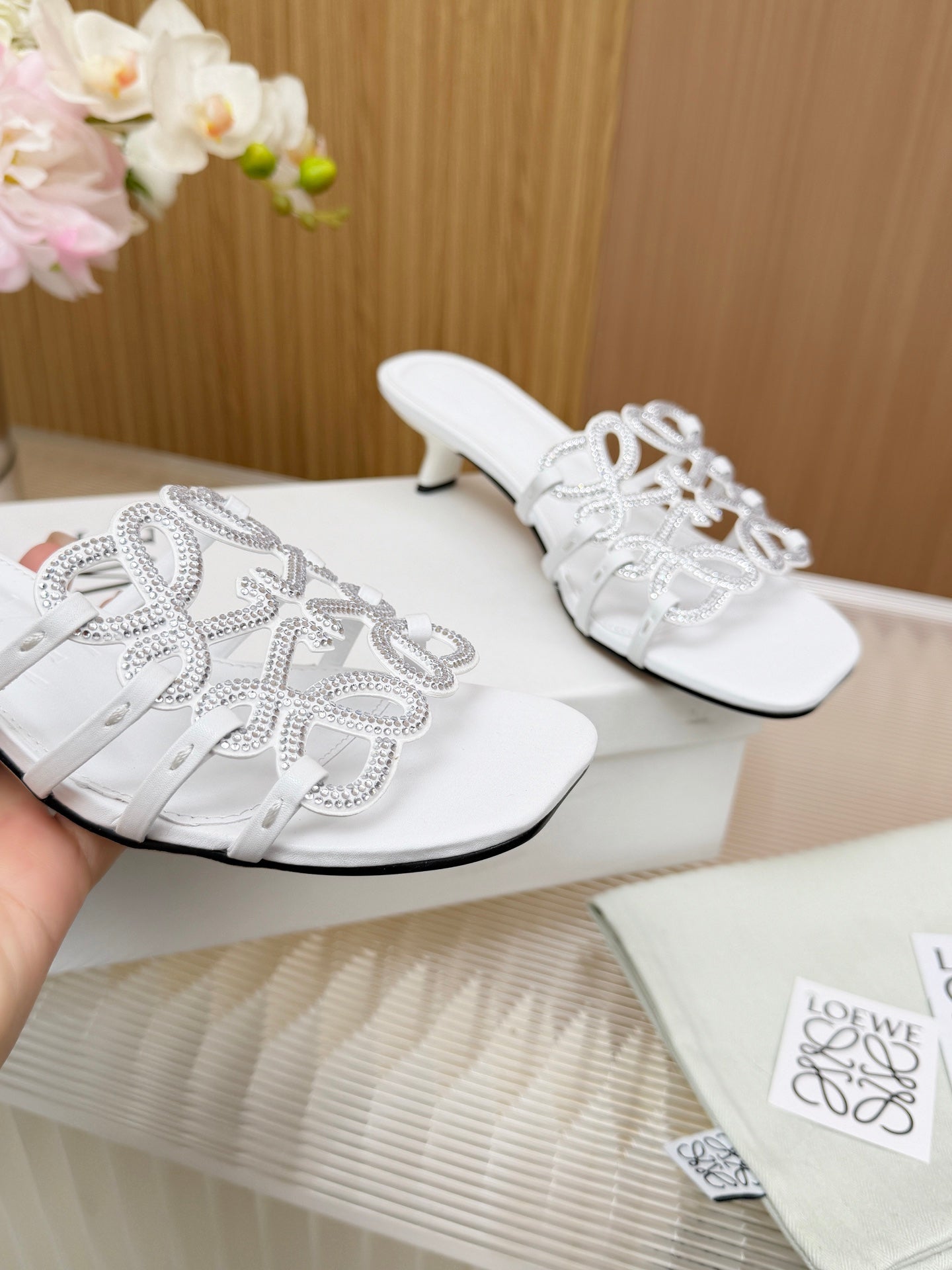LOEWE 26S PETAL ANAGRAM SLIDE 45MM IN WHITE SOFT CALFSKIN WITH CRYSTALS