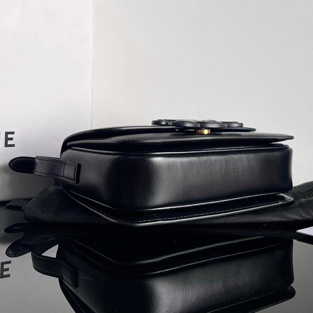 CLASSIQUE TRIOMPHE 22 BLACK SMOOTH CALFSKIN