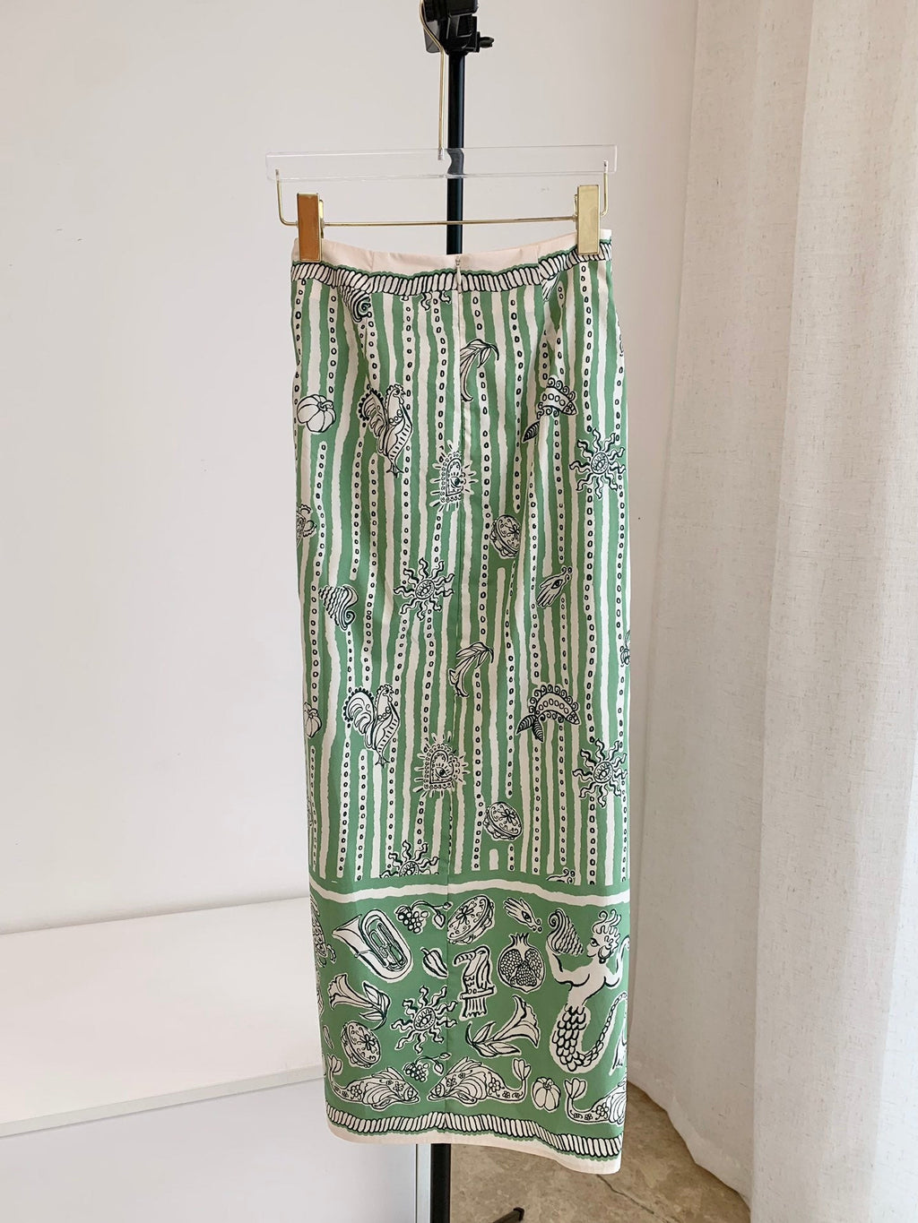 ALEMAIS FLOWY LONG SKIRT IN GREEN MIX WHITE 267465