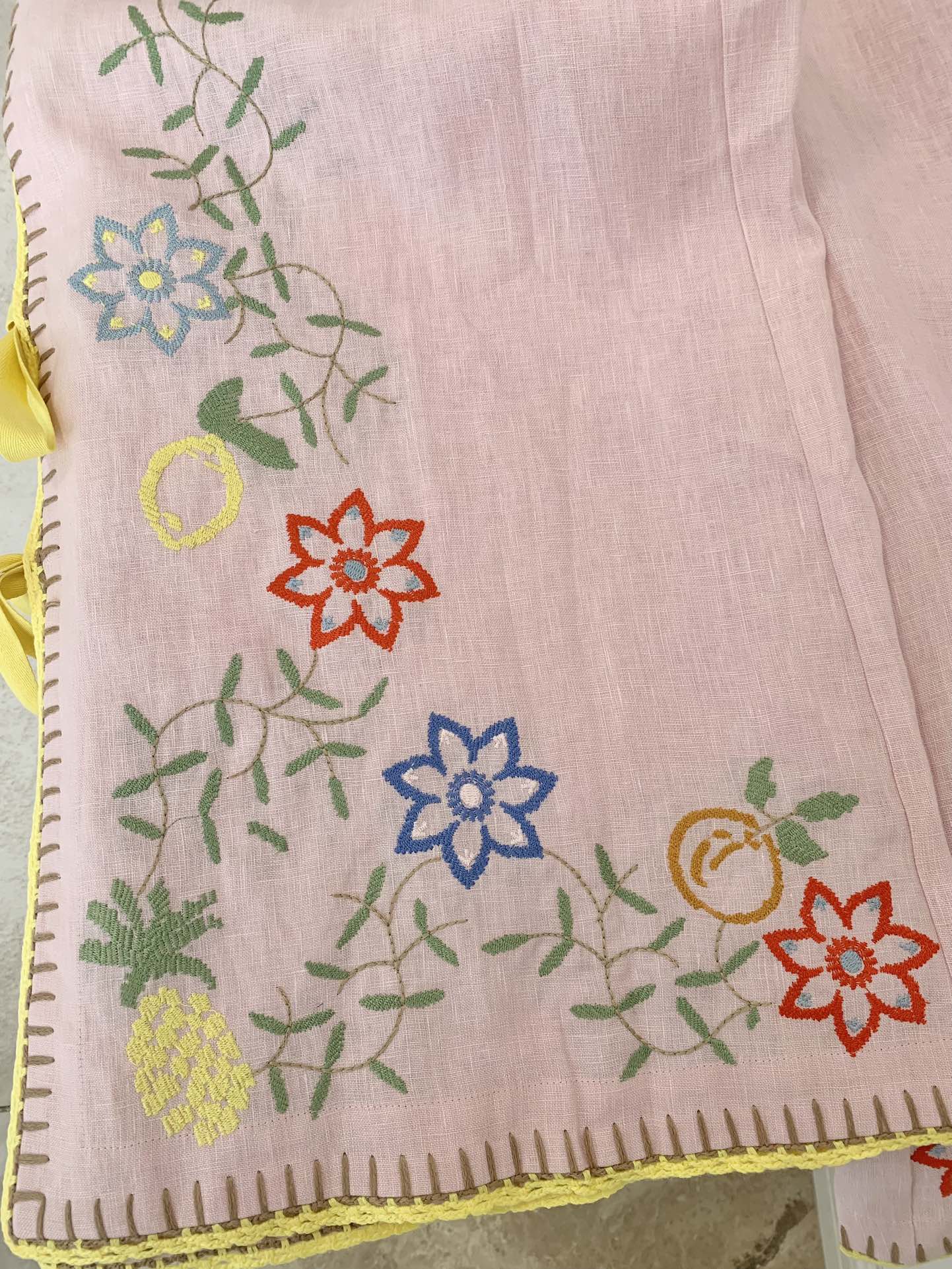 ALEMAIS FLORAL EMBROIDERED SET IN LIGHT PINK 267456