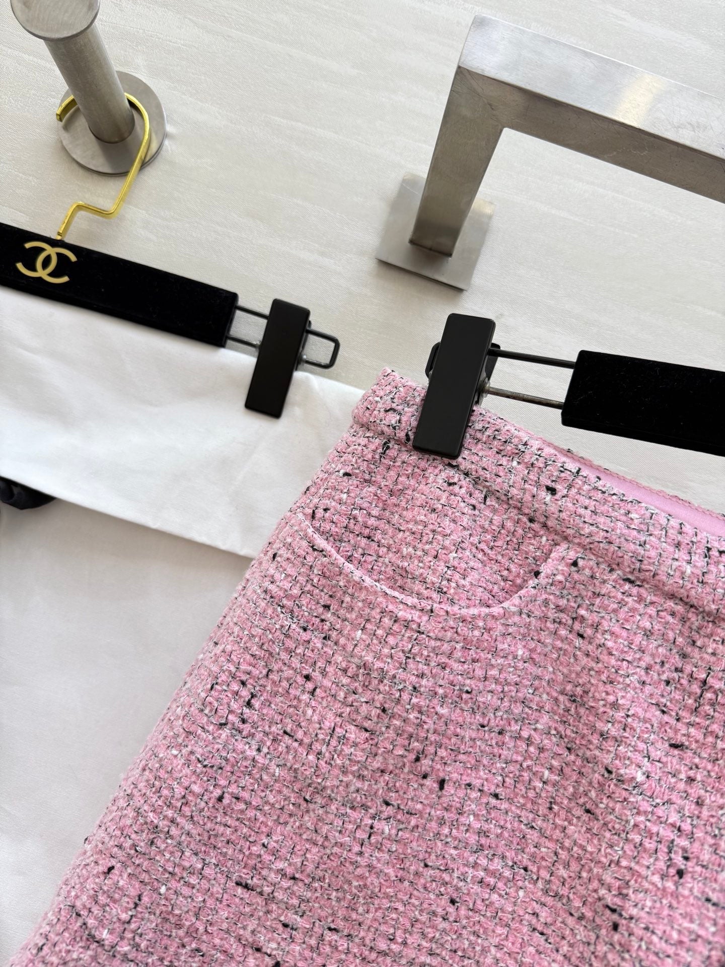 CHANEL 26S SHORT-SLEEVE WOOL TOP AND SHORTS SET 929