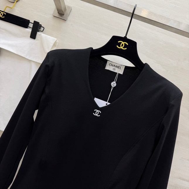CHANEL 26S V-NECK SWEATSHIRT 973