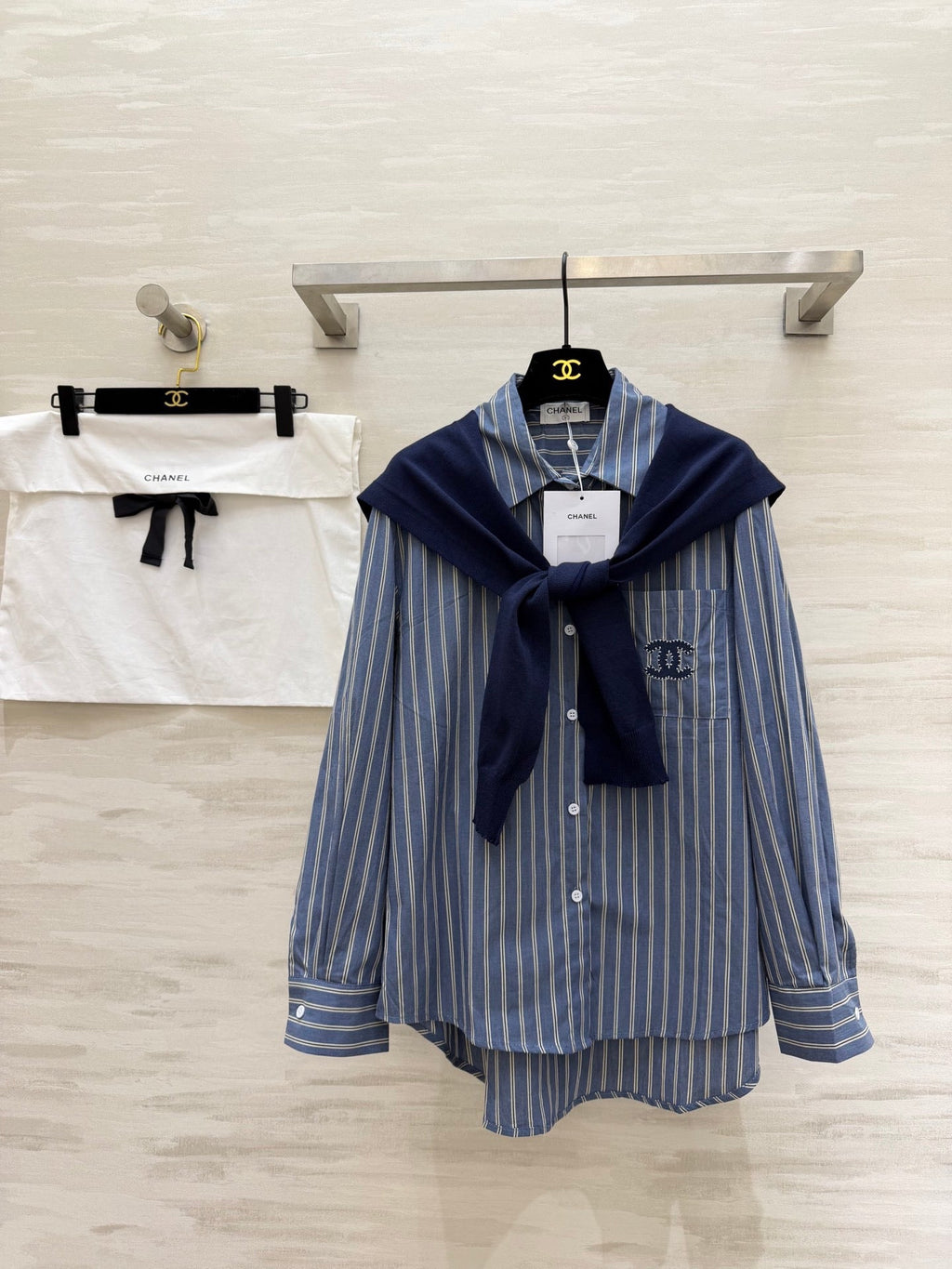 CHANEL 26S SHIRT AND WOOL SCARF 972