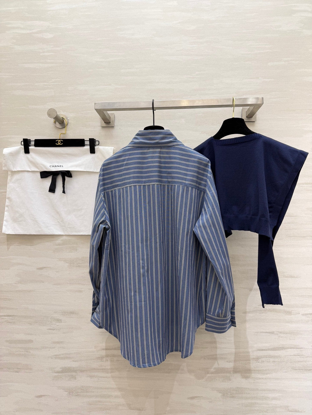 CHANEL 26S SHIRT AND WOOL SCARF 972