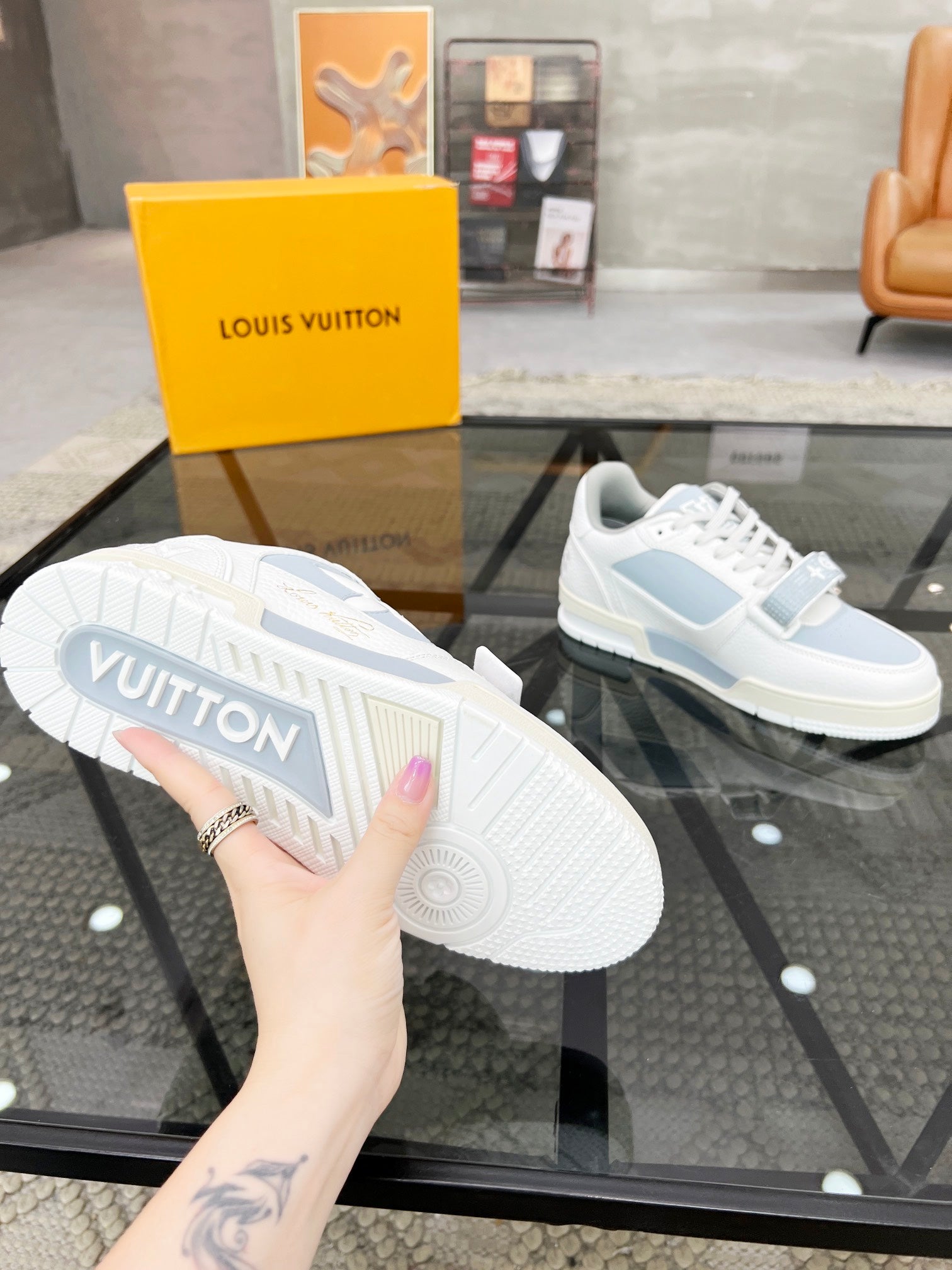 LV TRAINER SNEAKER WHITE CALFSKIN MIX LIGHT BLUE SUEDE