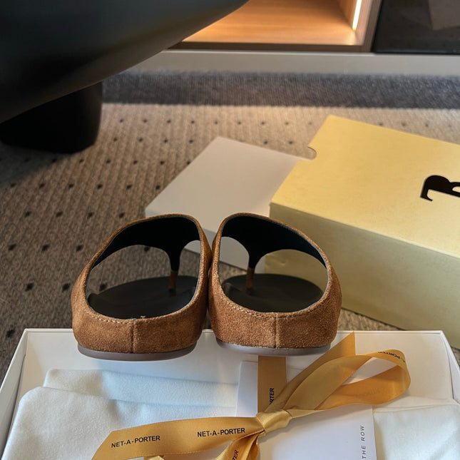 THE ROW 26S THONG SANDALS IN CARAMEL BROWN SUEDE