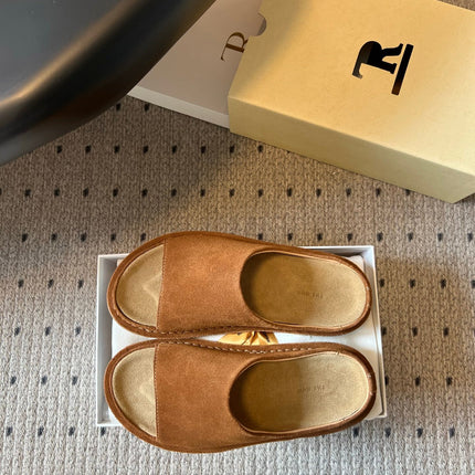 THE ROW 26S THONG SANDALS IN CARAMEL BROWN SUEDE