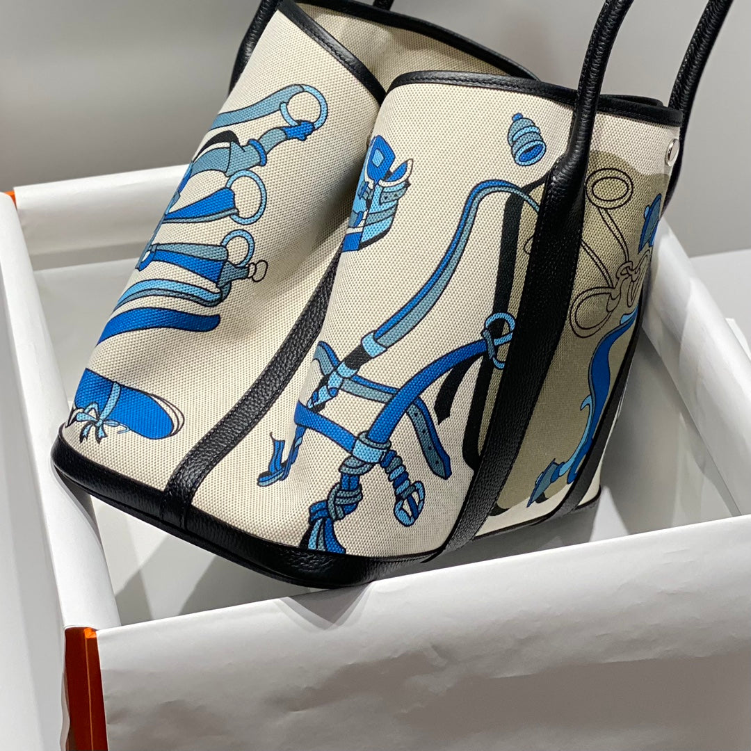 GARDEN PARTY 36 IN BLUE IVORY TOILE H CANVAS BLACK CALFSKIN EQUESTRIAN HARNESS PRINT