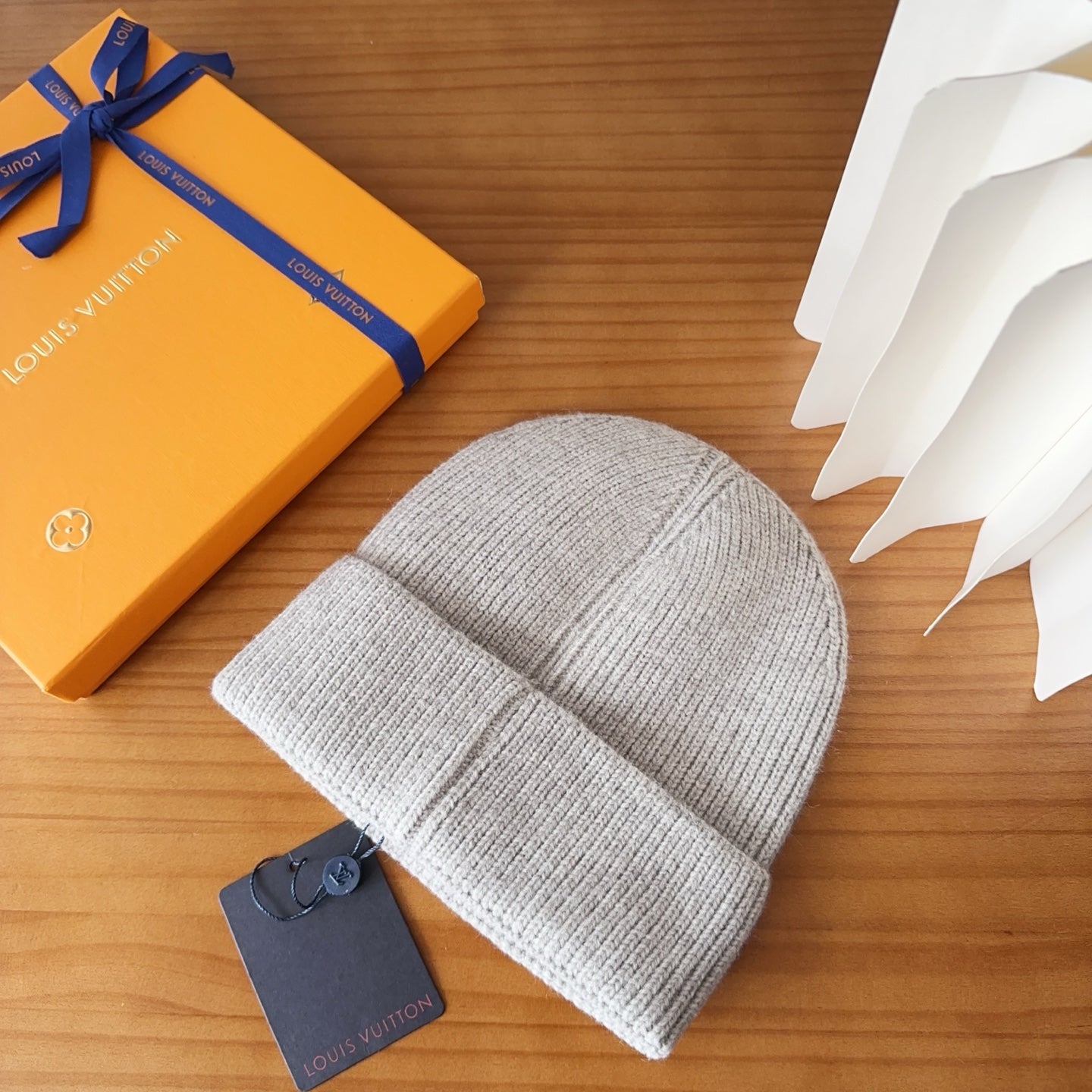 BEANIE HAT IN LIGHT GREY WOOL 875292