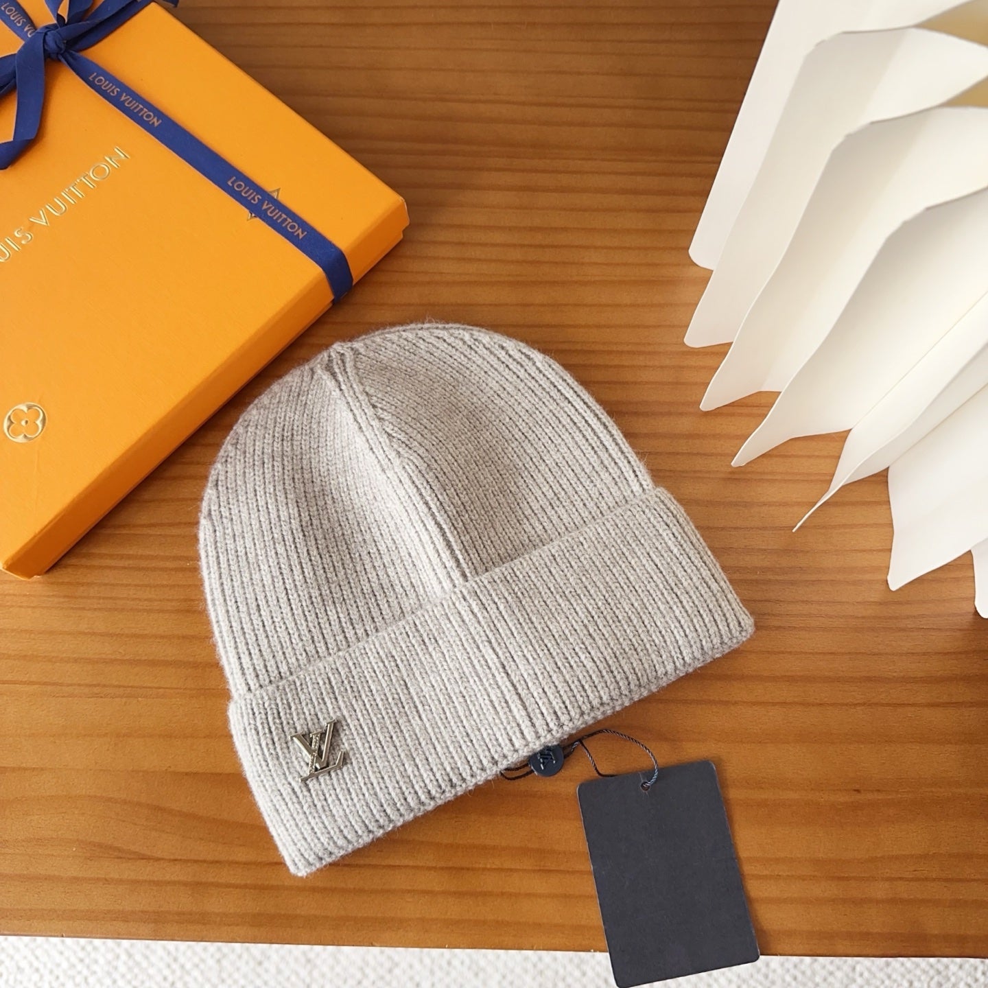BEANIE HAT IN LIGHT GREY WOOL 875292