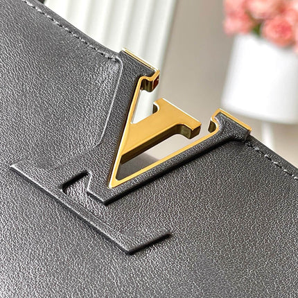 CAPUCINES SOUPLE GM 38 IN BLACK SMOOTH CALFSKIN GOLD HARDWARE