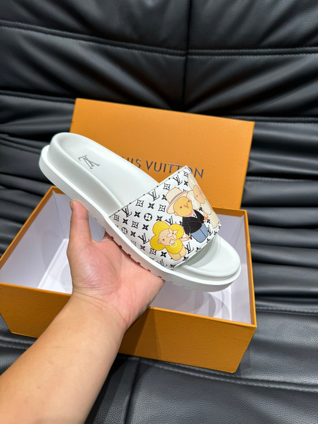 LV SLIPPERS IN WHITE MONOGRAM CALFSKIN