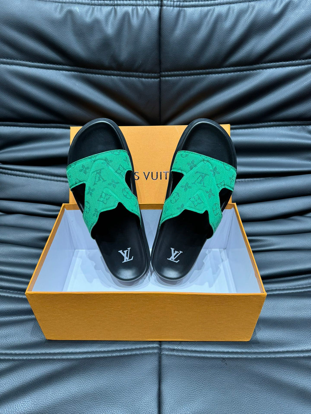 LV OASIS MULE IN EMERALD GREEN MONOGRAM JACQUARD