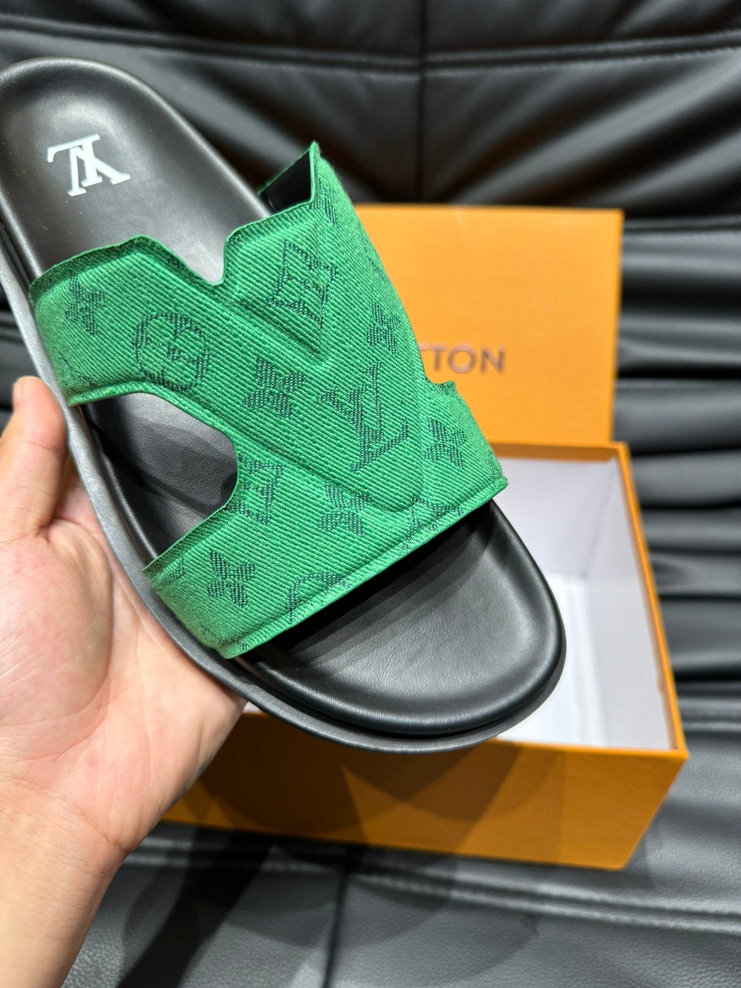 LV OASIS MULE IN EMERALD GREEN MONOGRAM JACQUARD