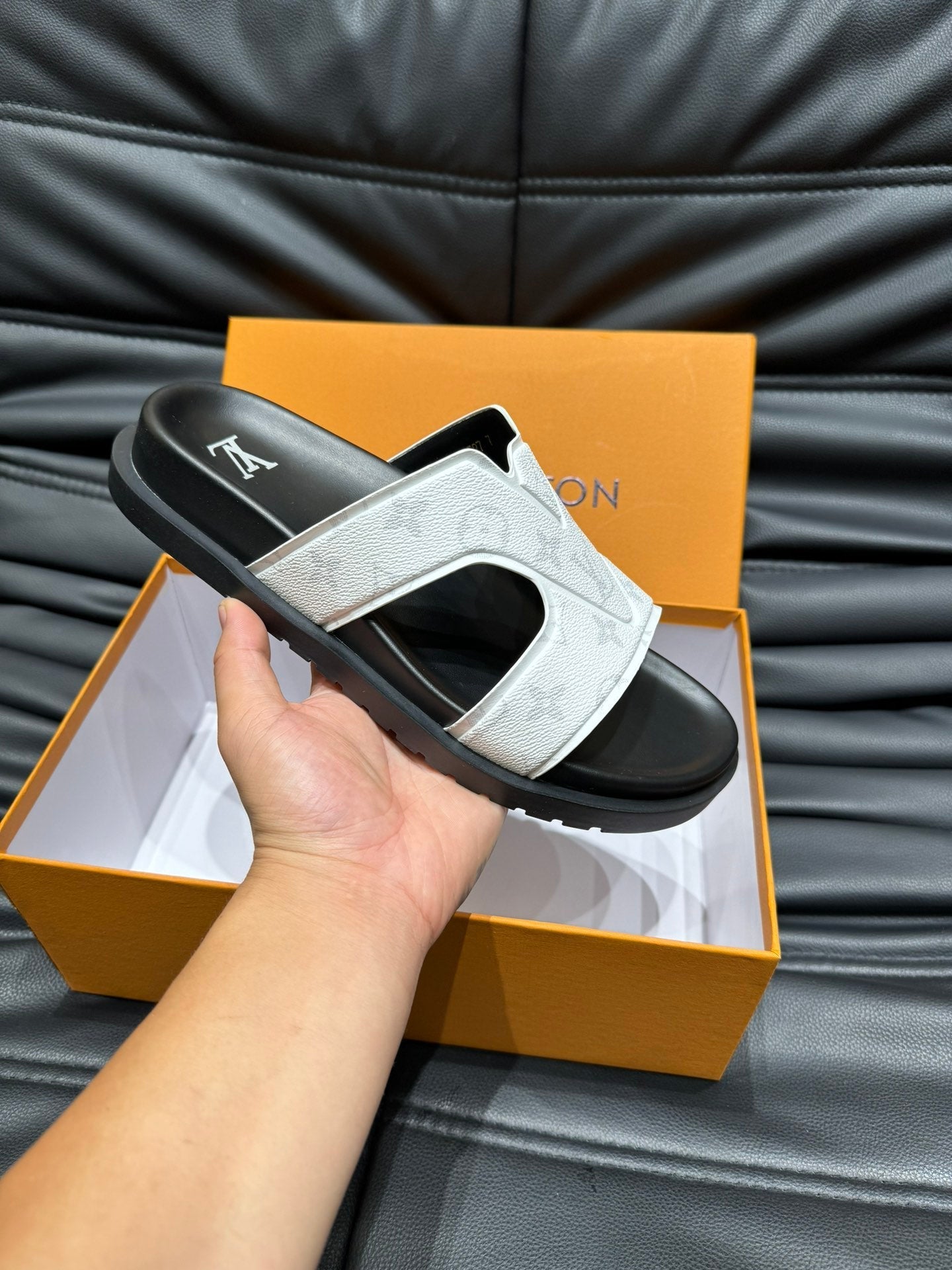 LV OASIS MULE IN WHITE MONOGRAM CALFSKIN