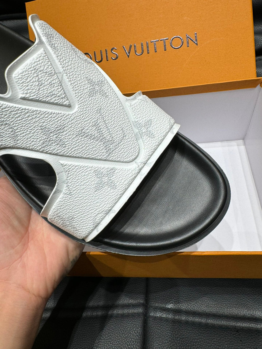 LV OASIS MULE IN WHITE MONOGRAM CALFSKIN