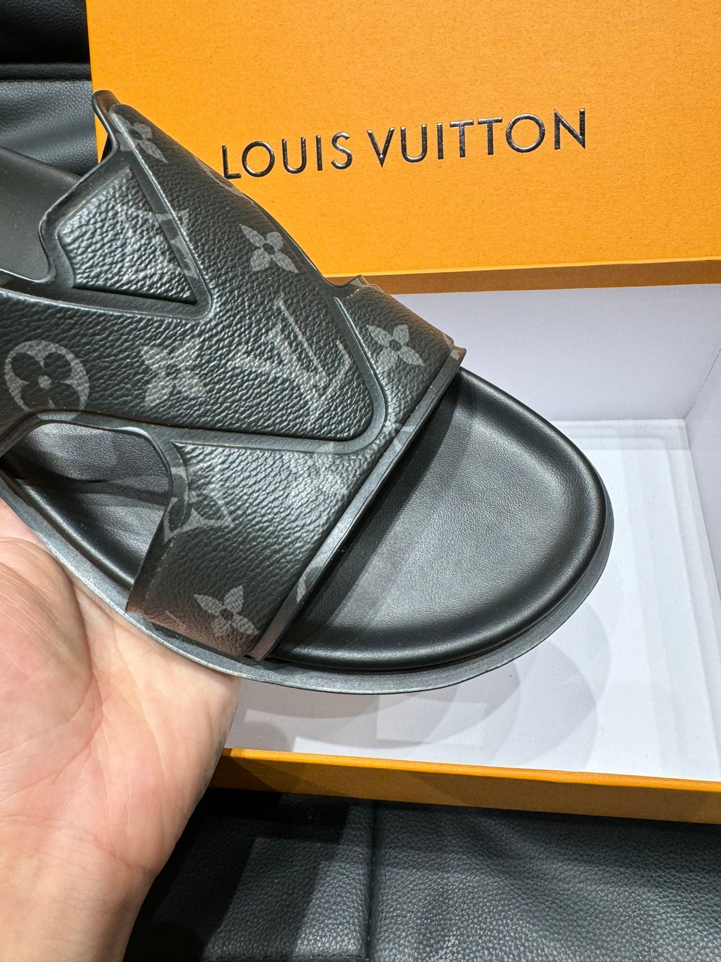 LV OASIS MULE IN BLACK MONOGRAM CALFSKIN