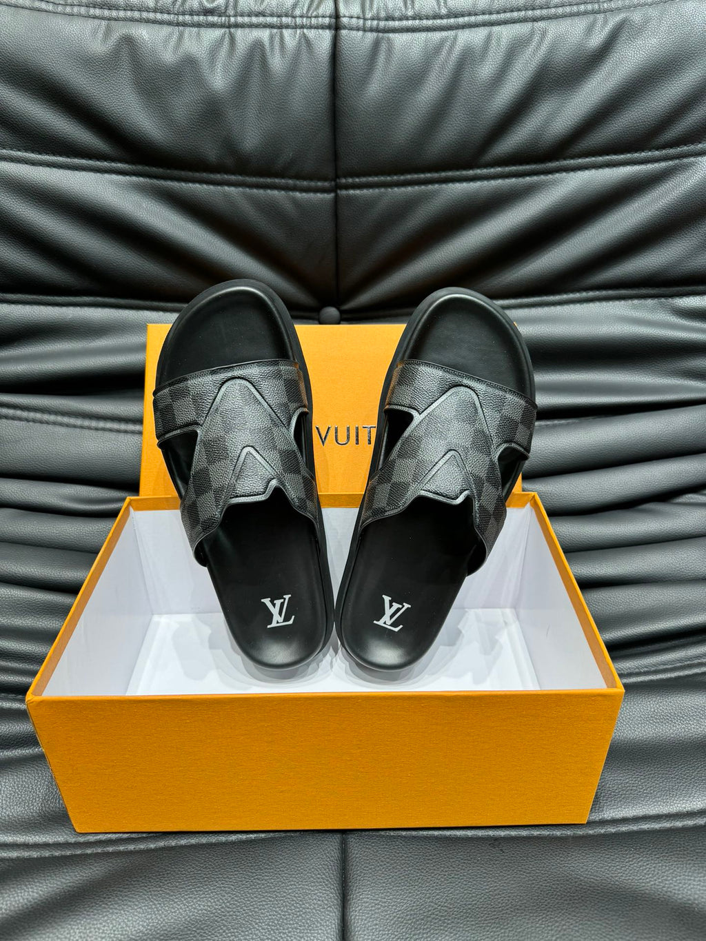 LV OASIS MULE IN BLACK DAMIER CALFSKIN