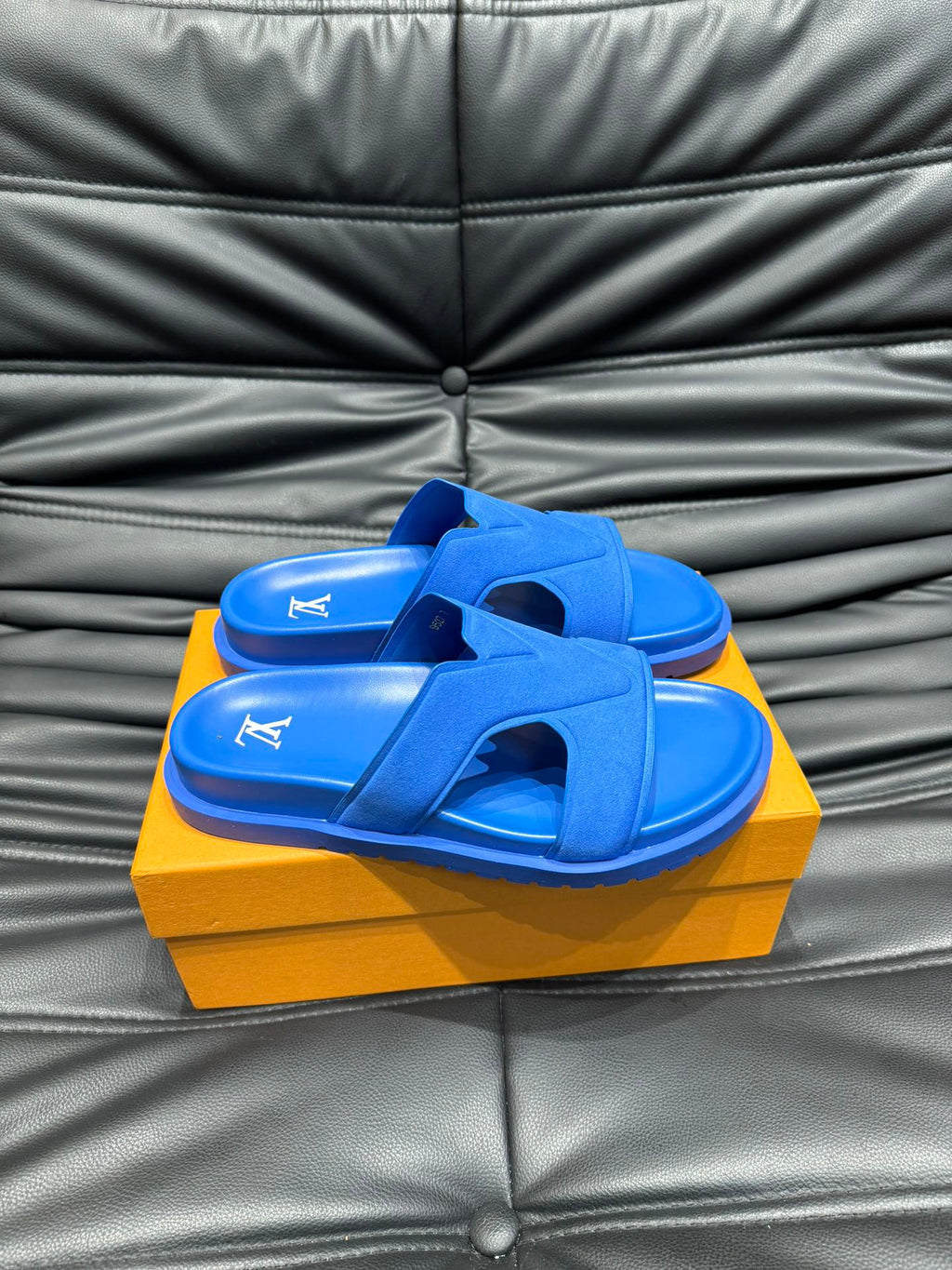 LV OASIS MULE IN COBALT BLUE SUEDE CALFSKIN