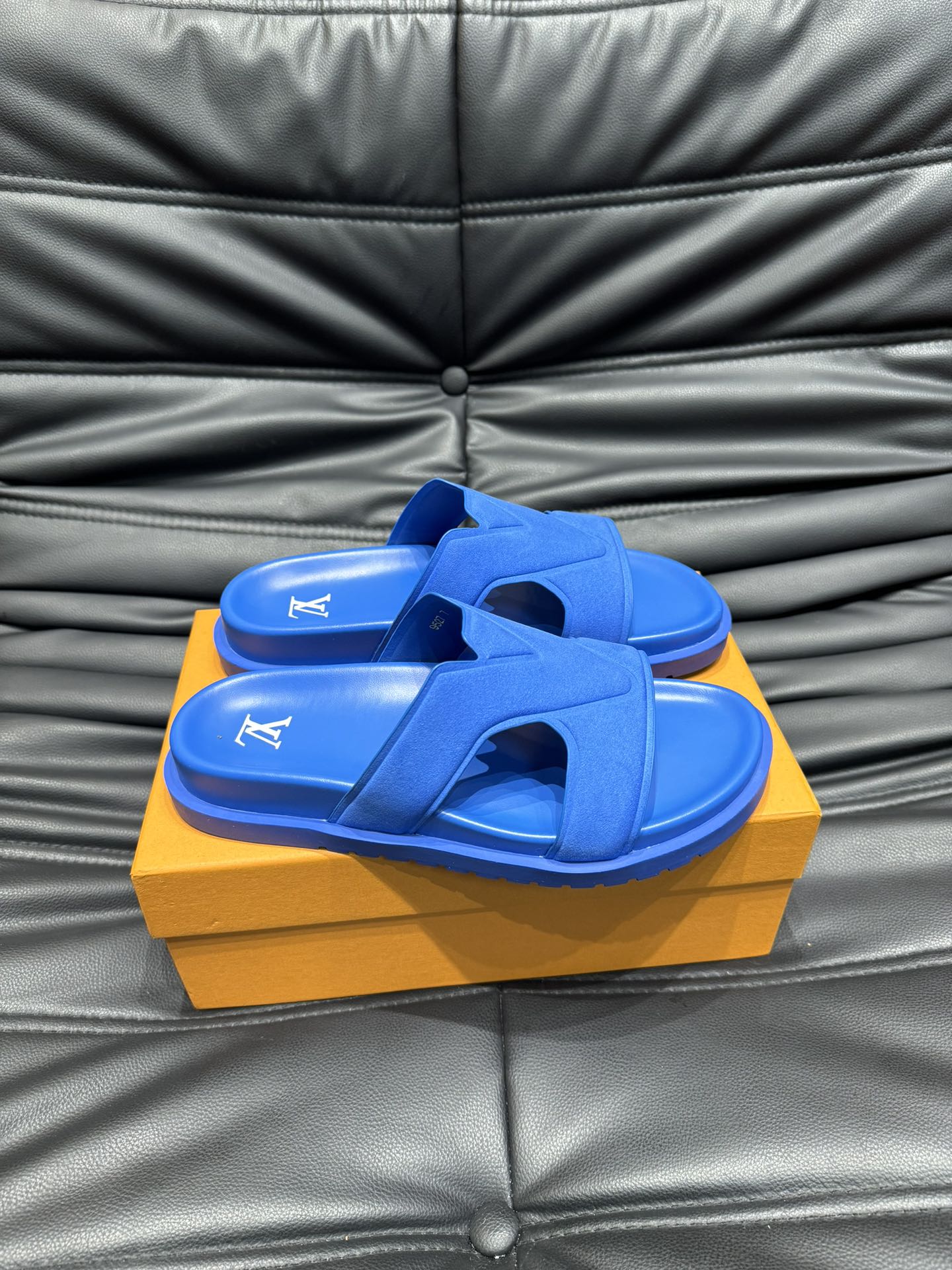 LV OASIS MULE IN COBALT BLUE SUEDE CALFSKIN