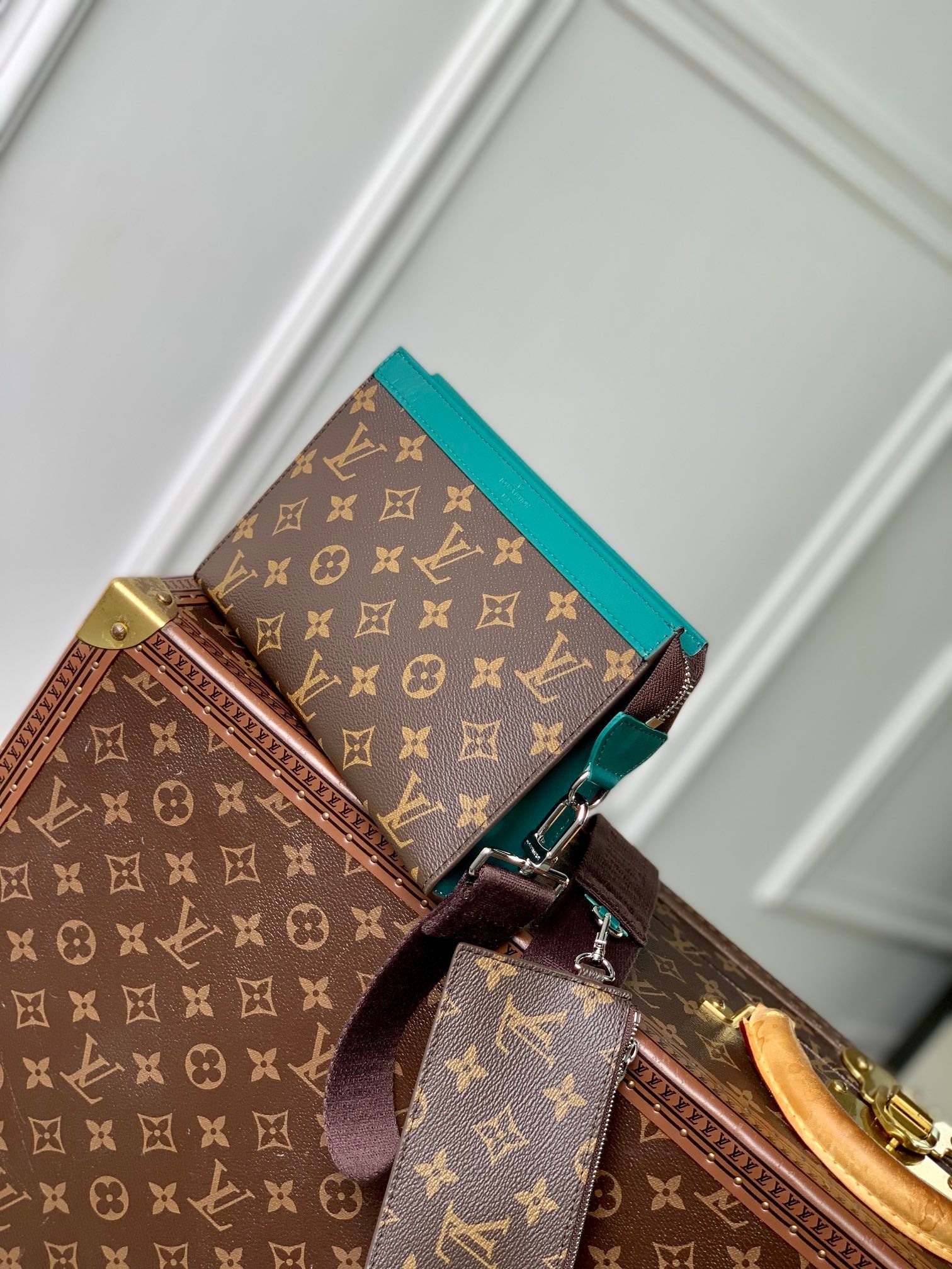 GASTON WEARABLE WALLET 18 IN BROWN MONOGRAM CANVAS MIX GREEN CALFSKIN