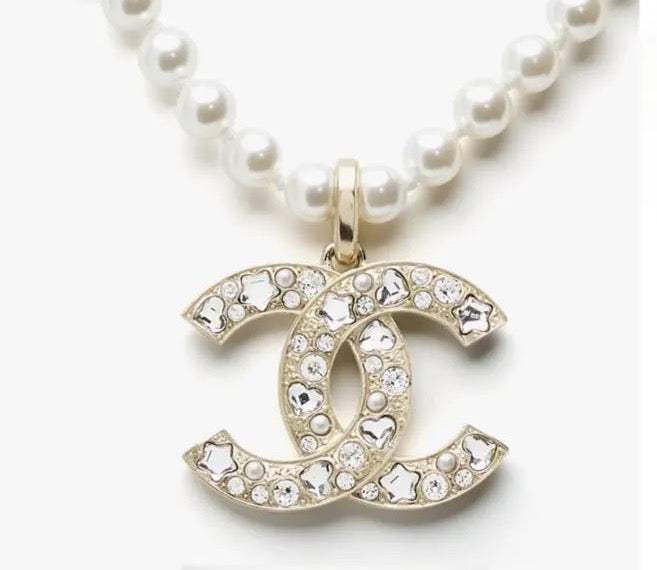 25P PEARL NECKLACE IN LIGHT GOLD STAR & HEART DOUBLE C PENDANT