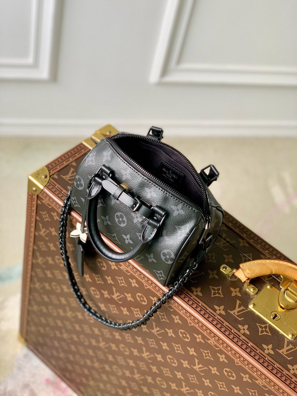 SPEEDY BAG 18 IN BLACK MONOGRAM COATED CANVAS BLACK HARDWARE