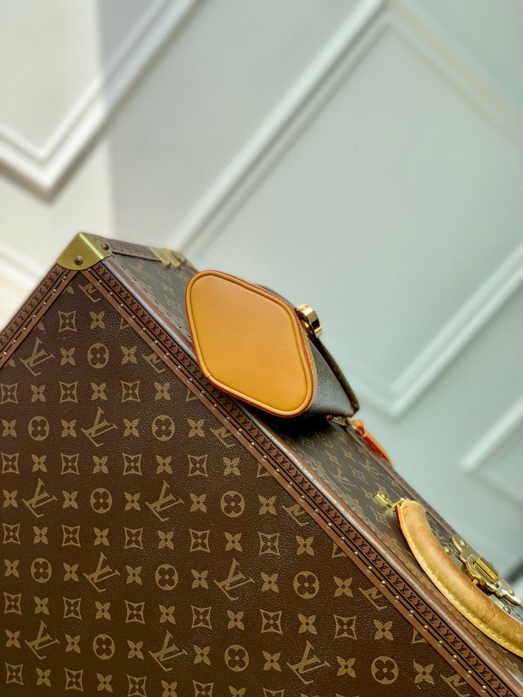 ENVELOPE POUCH 18 IN BROWN MONOGRAM COATED CANVAS AND CALFSKIN