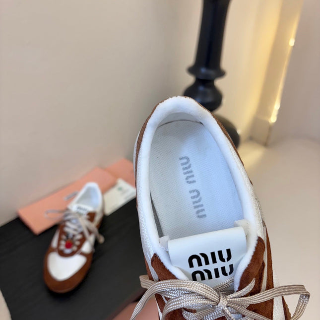 MIUMIU 26S SNEAKERS IN WHITE AND CARAMEL BROWN SUEDE AND MESH