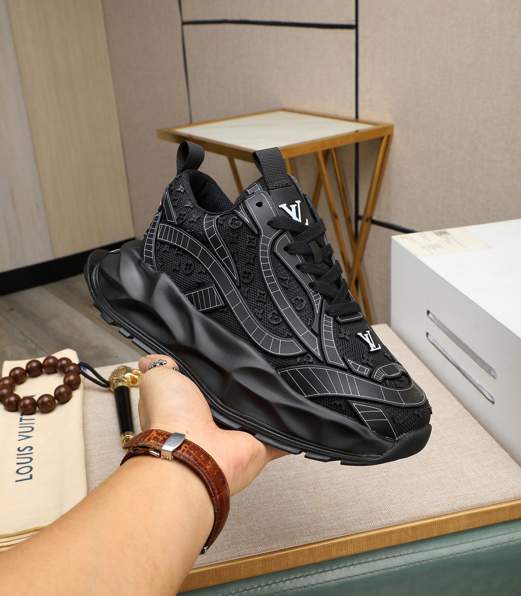 LV TRAINER IN BLACK CALFSKIN AND BREATHABLE MESH