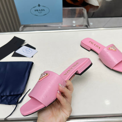 PRA SAFFIANO PATENT SLIDES OSTRICH MOTIF PINK CALFSKIN