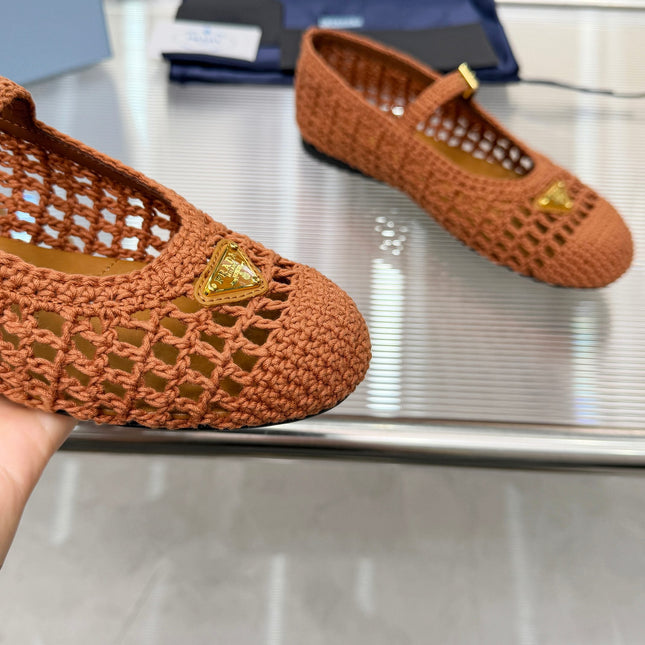 PRADA 26S MARY JANE FLATS IN CARAMEL BROWN WOVEN RAFFIA WITH TRIANGLE LOGO
