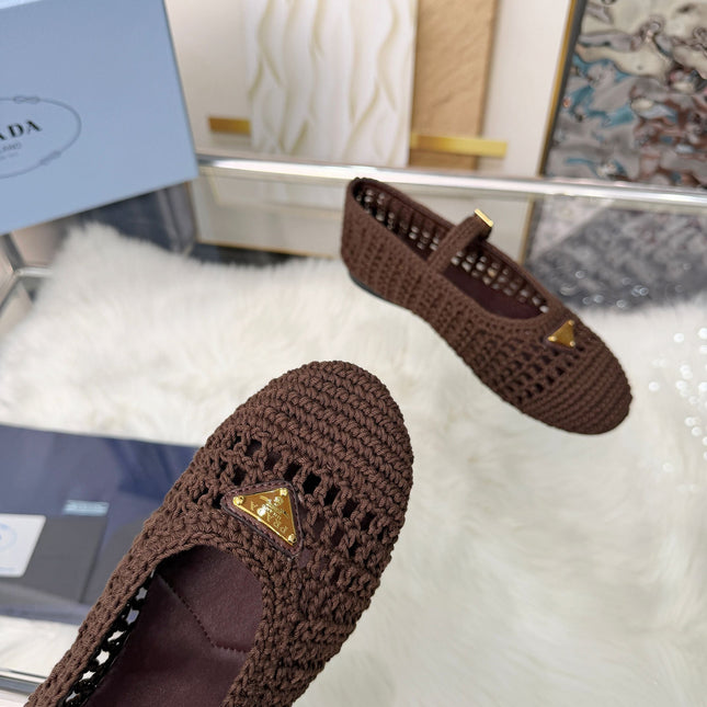 PRADA 26S MARY JANE FLATS IN DARK BROWN WOVEN RAFFIA WITH TRIANGLE LOGO