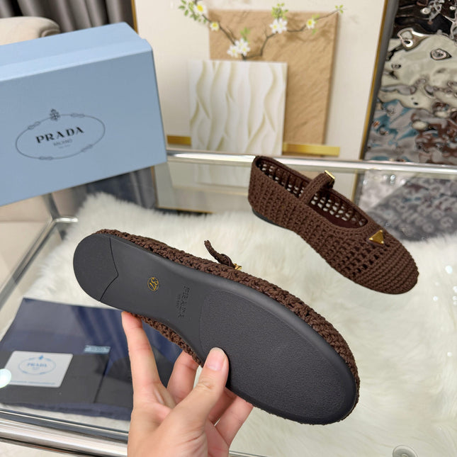 PRADA 26S MARY JANE FLATS IN DARK BROWN WOVEN RAFFIA WITH TRIANGLE LOGO