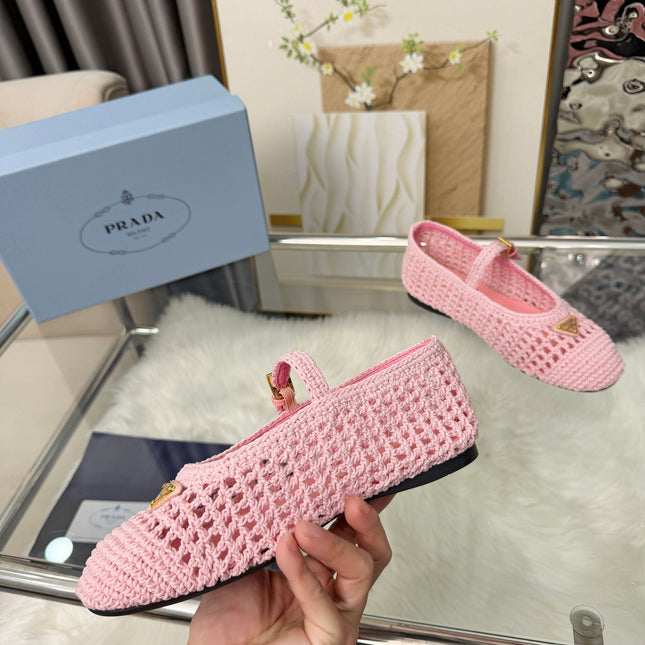 PRADA 26S MARY JANE FLATS IN PINK WOVEN RAFFIA WITH TRIANGLE LOGO