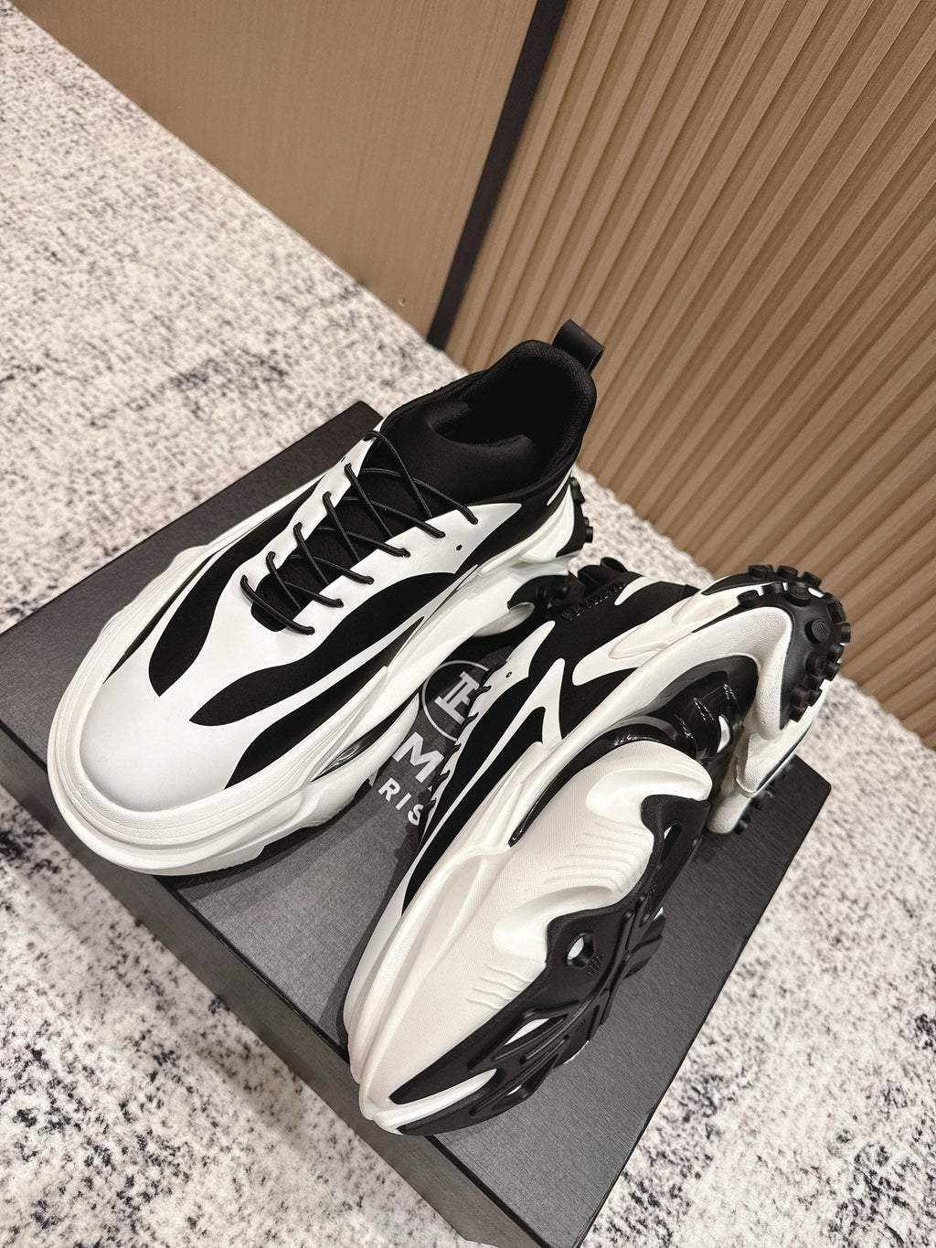 BALMAIN 26S SNEAKERS 60 MM IN WHITE AND BLACK CALFSKIN
