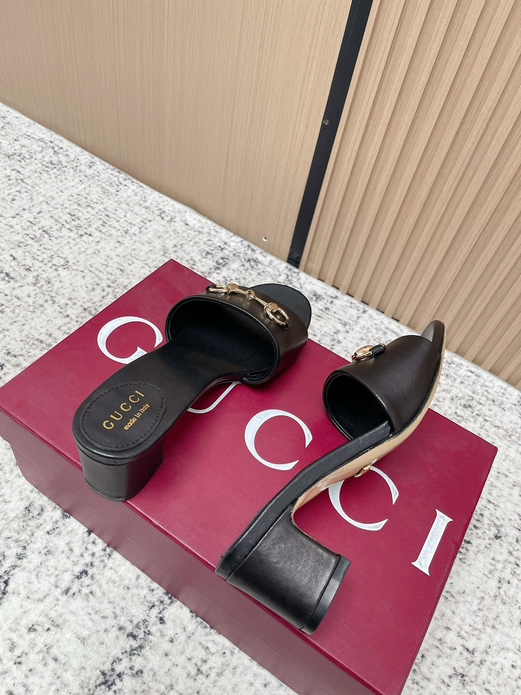 GUCCI 26S HORSEBIT MID-HEEL SANDALS IN BLACK CALFSKIN