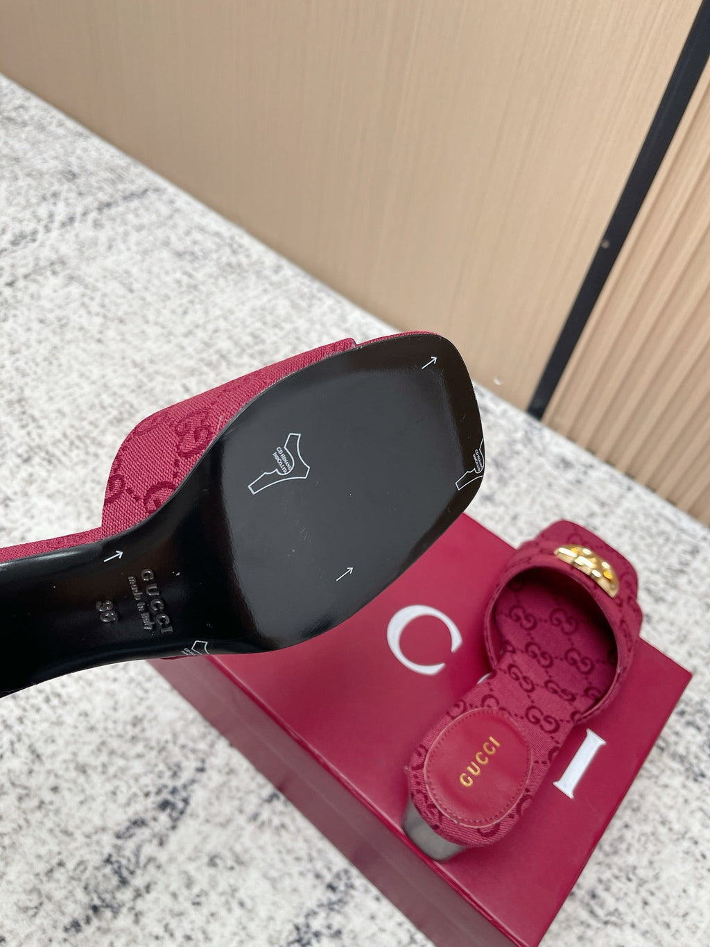 GUCCI 26S HIGH HEELS IN DARK RED CANVAS WITH GOLD HARDWARE
