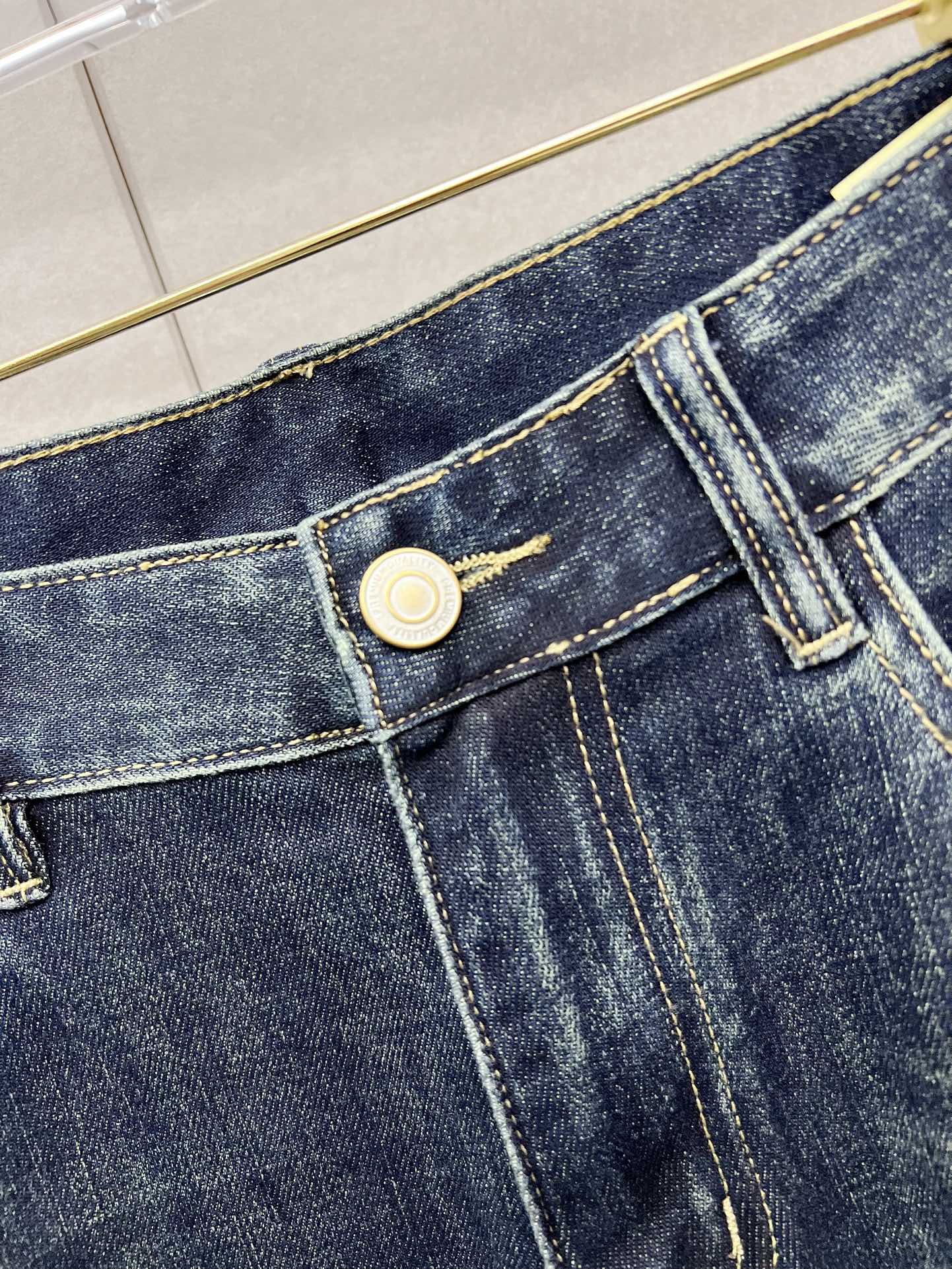 LV BLUE DENIM JEAN 239500