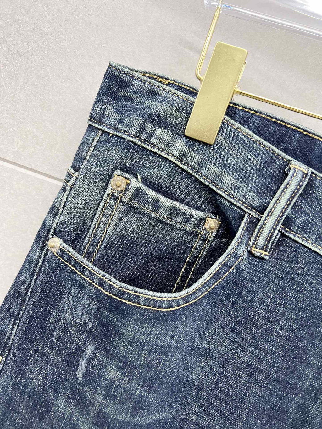 LV BLUE DENIM JEAN 239500