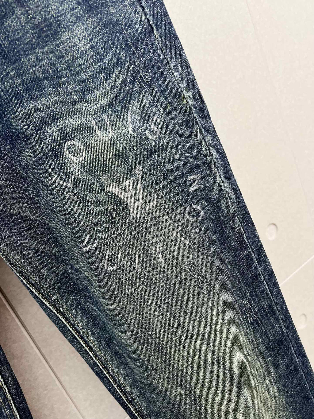 LV BLUE DENIM JEAN 239500