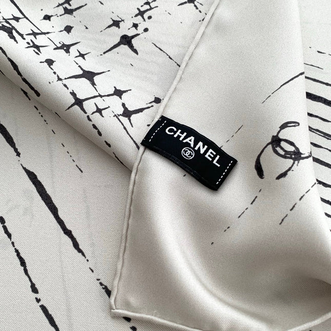 CHANEL 26S SCARF 90 IN SILK 311795