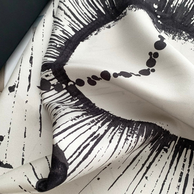 CHANEL 26S SCARF 90 IN SILK 311795