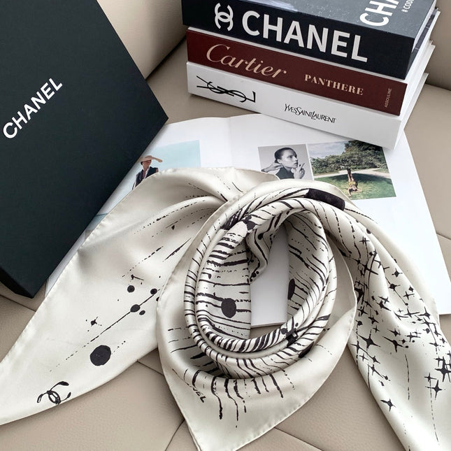 CHANEL 26S SCARF 90 IN SILK 311795