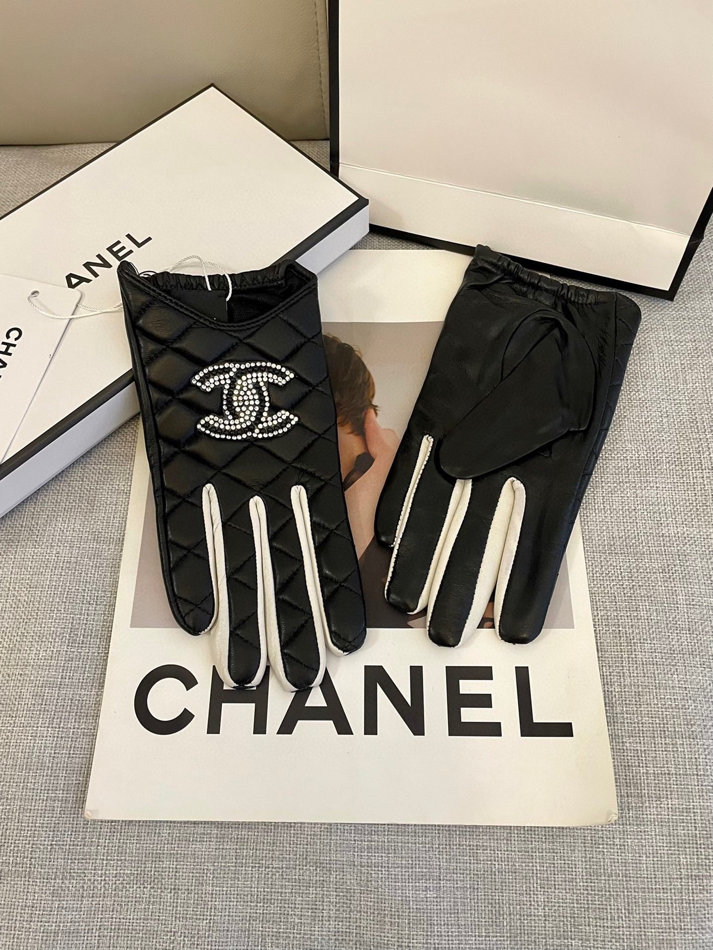 CC GLOVES IN BLACK MIX WHITE SHEEPSKIN 463850