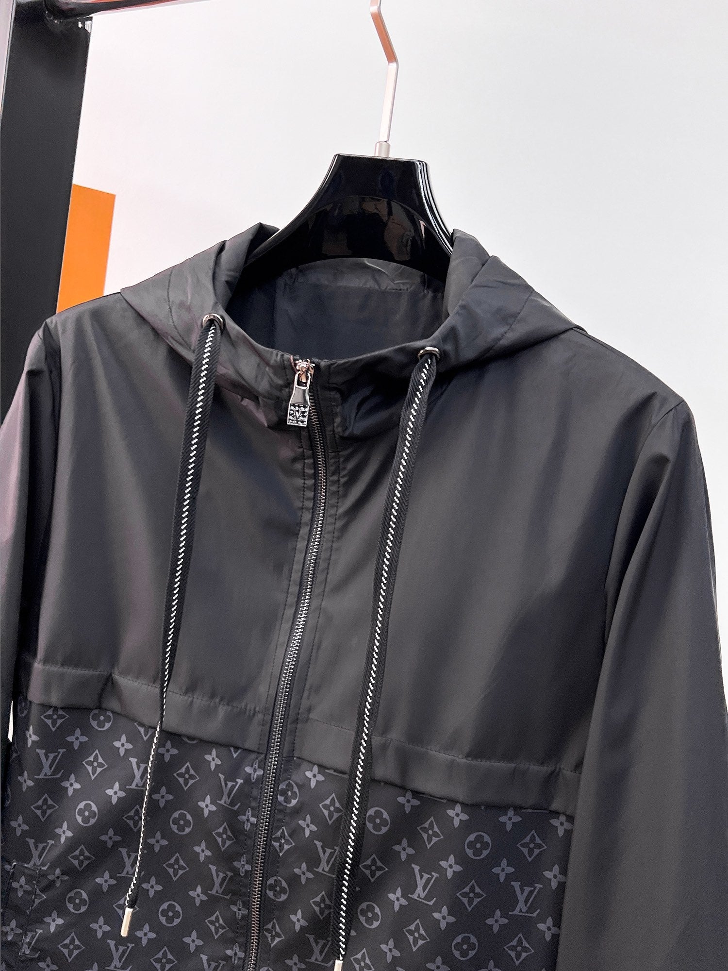 LV BLACK JACKET 239520