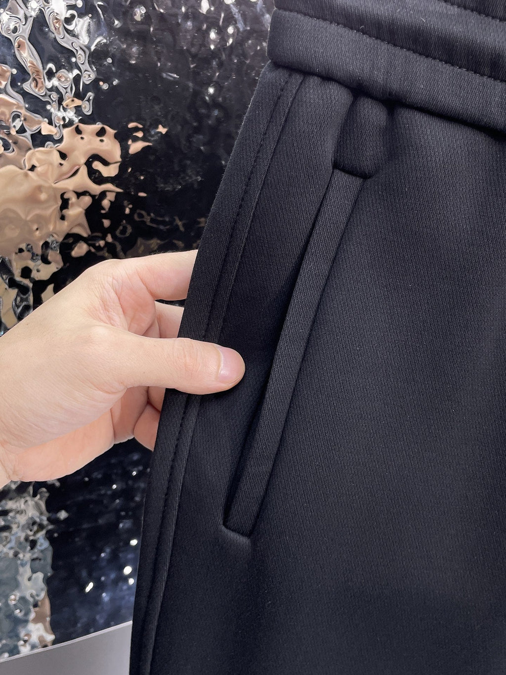 LV BLACK TROUSERS 239504