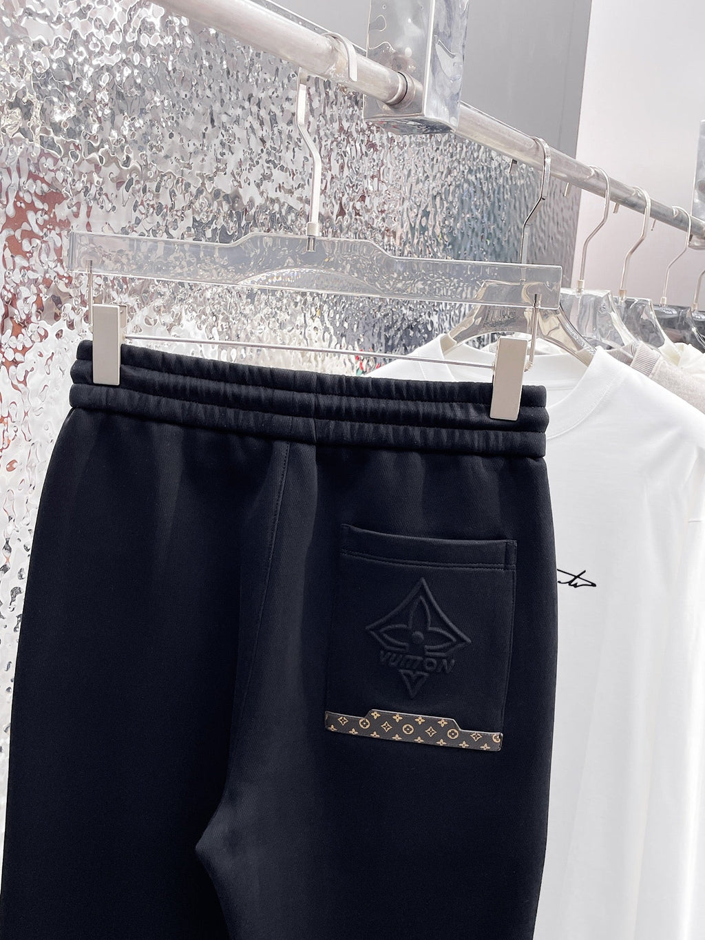 LV BLACK TROUSERS 239504